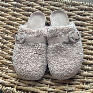 J. Crew Women's Fuzzy Slippers in Soft Pink